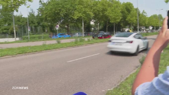 Jugendliche jagen Supercars in Opfikon