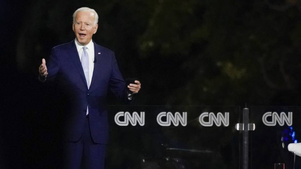 Joe Biden, Präsidentschaftskandidat der Demokraten, spricht während einer CNN-Veranstaltung. Foto: Carolyn Kaster/AP/dpa