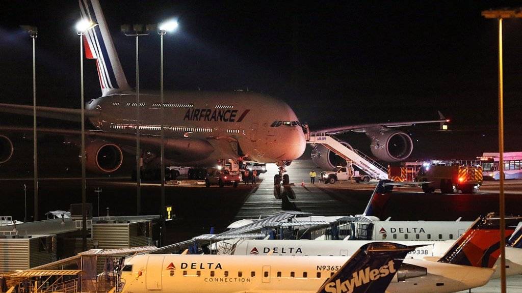 Eines der zwischengelandeten Flugzeuge der Air France in Salt Lake City: Die Flüge von den USA nach Paris wurden wegen anonymer Bombendrohungen unterbrochen.