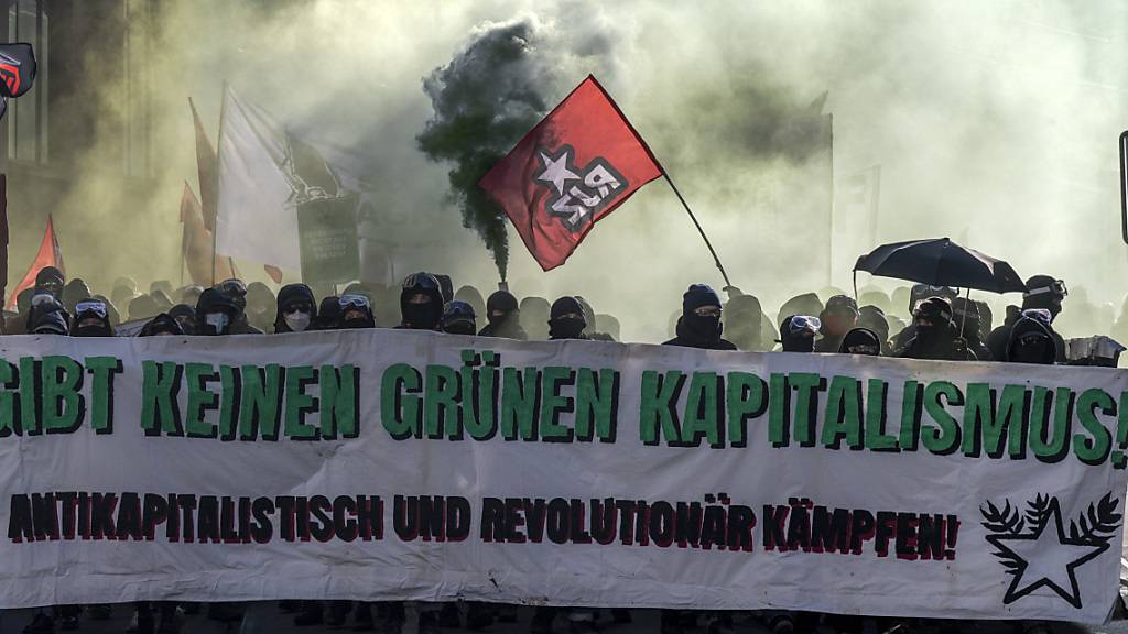 Heftige Zusammenstösse mit der Polizei bei Klima-Demo in Basel