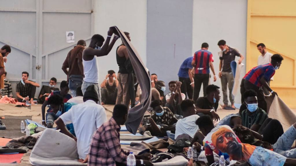 ARCHIV - Migranten auf der Insel Kreta. Foto: Giannis Angelakis/AP/dpa/Archivbild