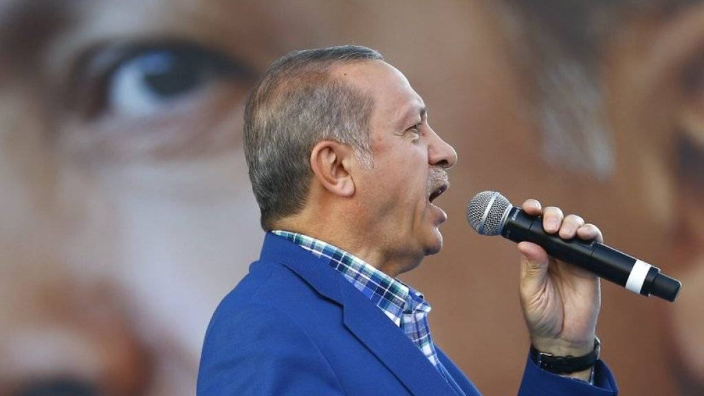 Ruft die Bürger in der von vielen Kurden bewohnten Stadt Gaziantep zum Kampf gegen den Terror auf: der türkische Präsident Recep Tayyip Erdogan.