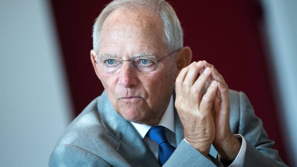 Der Präsident des deutschen Bundestages, Wolfgang Schäuble (CDU), fordert in einem Zeitungsinterview mehr Anstrengungen bei der Integration von Flüchtlingen.