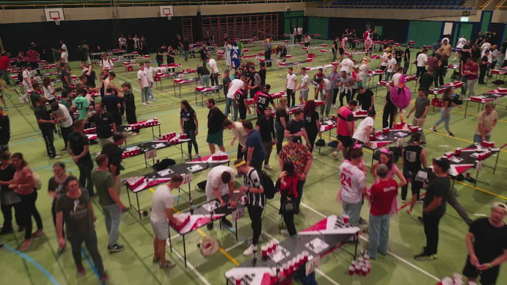 Wenn aus Spass ernst wird: Die Beer-Pong-Schweizermeisterschaft in Sursee