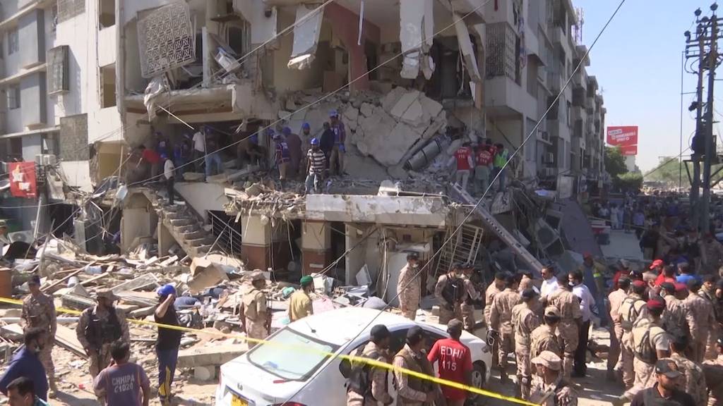Explosion im mehrstöckigen Gebäude - mindestens drei Tote und 15 Verletzte