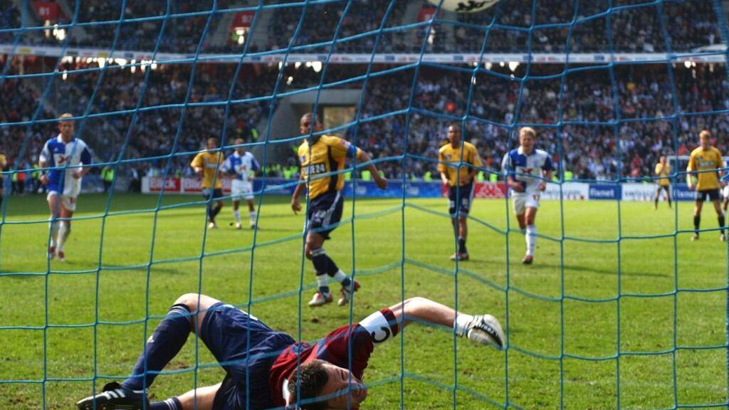 Fabinho schiesst im Cup-Final 2004 den FC Wil zum 3:2-Sieg gegen die Grasshoppers