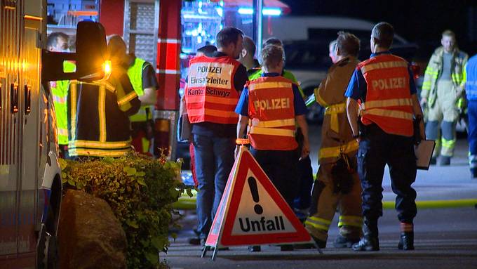Vier Verletzte nach Brand in Mehrfamilienhaus in Siebnen