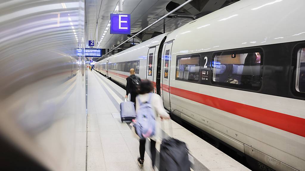 Bei der Berufungsverhandlung zum Lokführerstreik bei der Deutschen Bahn will das hessische Landesarbeitsgericht in kürze eine Entscheidung verkünden. (Archivbild)