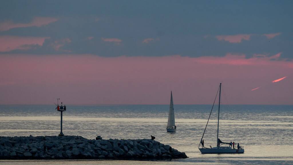 Segelboote auf dem Lake Ontario. Foto: Adrian Kraus/AP/dpa/Archivbild