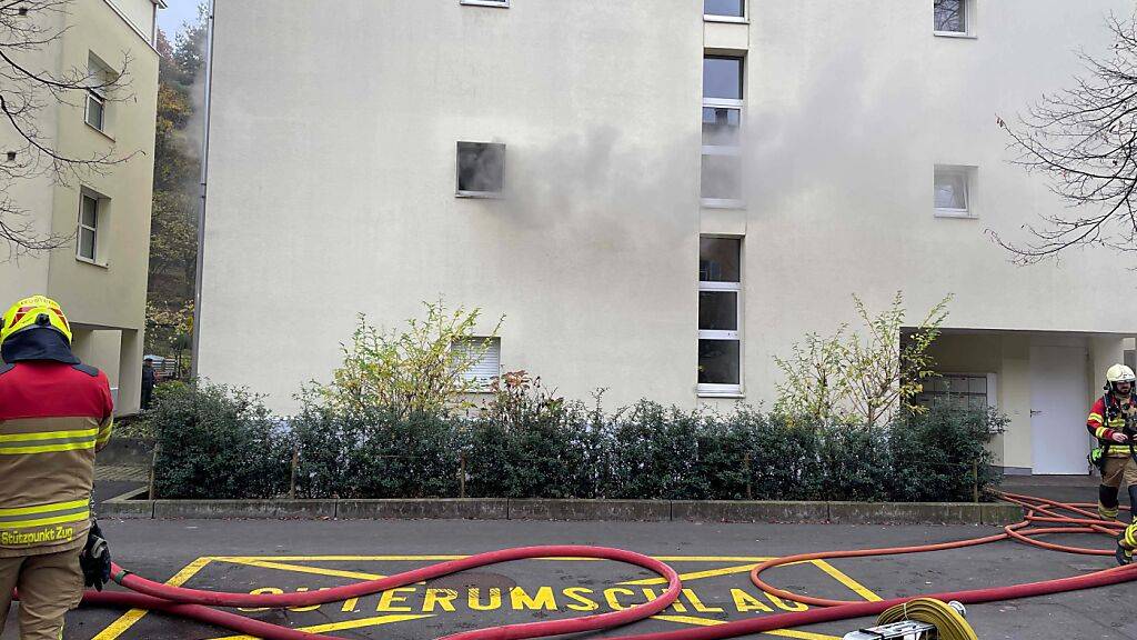 Bei einem Küchenbrand wurde in Zug eine 84-jährige Frau verletzt.