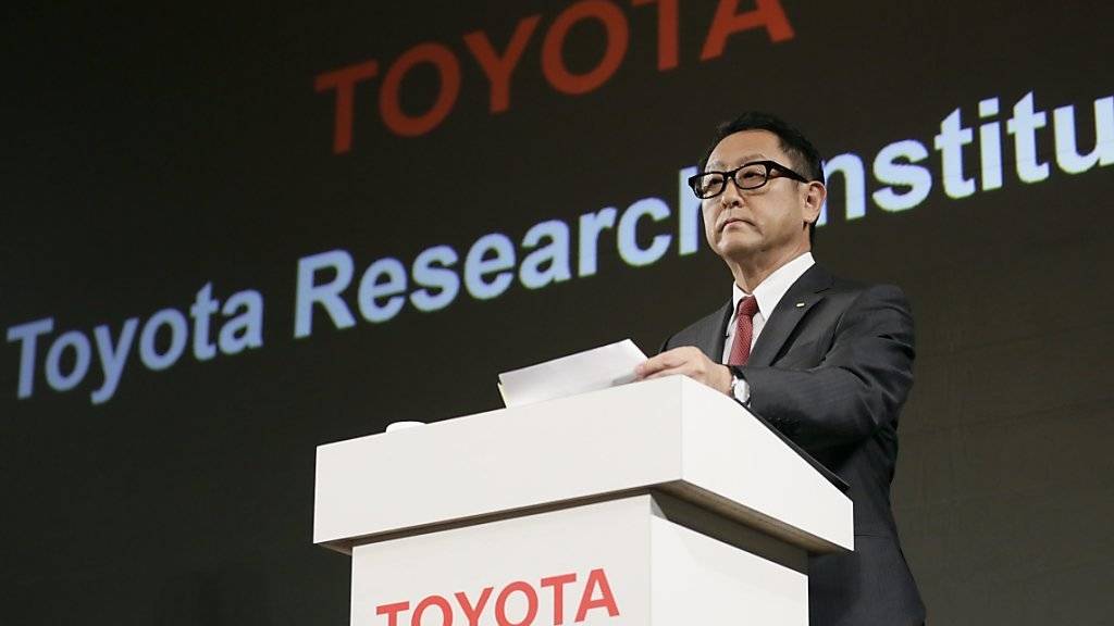 Toyota-Chef Akio Toyoda präsentiert Pläne zur Schaffung eines eigenen Forschungsinstitut an der Stanford Universität im kalifornischen Palo Alto. Ziel ist die Entsicklung selbstfahrender Autos.