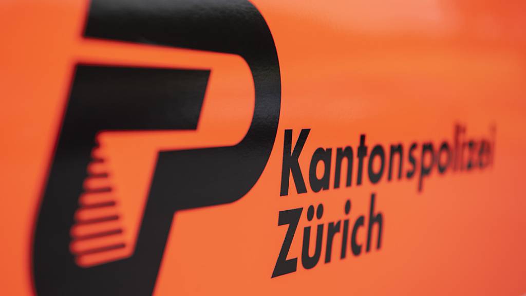 Warum die Autofahrerin mit ihrem Wagen in den Linienbus in Kloten prallte, war nach dem Unfall nicht klar. (Symbolbild)