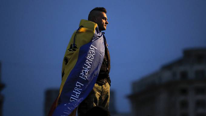 Rumänen demonstrieren mit extrem Rechten gegen Corona-Massnahmen