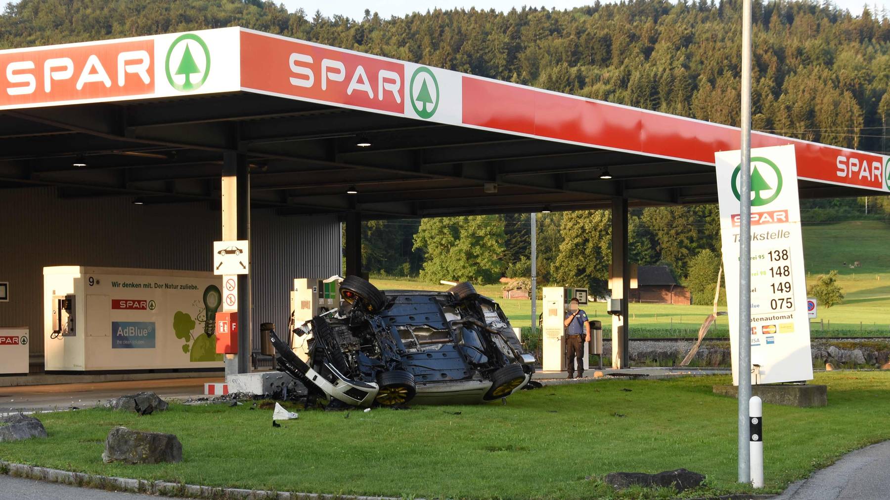 Unfall Gossau Spar-Tankstelle
