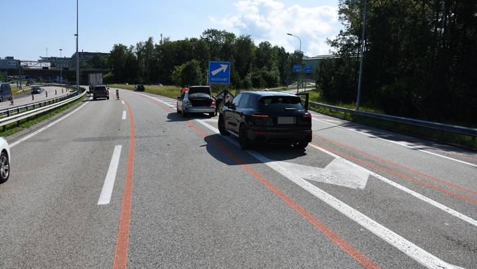 70-Jährige hält Auto auf der A1 an