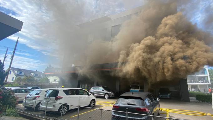 Brand in Baar: Feuer in Werkstatt – keine Verletzten