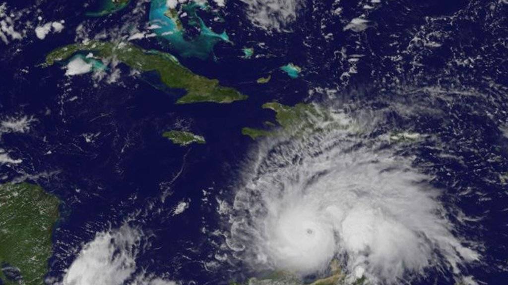 Der Hurrikan «Matthew» befindet sich zurzeit vor der Karibikküste Kolumbiens. Er nimmt Windgeschwindigkeiten von bis zu 250 Stundenkilometer auf und dürfte am Sonntagabend Jamaika erreichen.