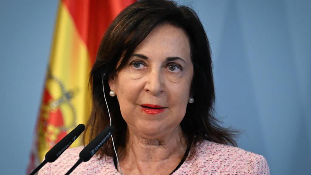 ARCHIV - Die spanische Verteidigungsministerin Margarita Robles spricht während der gemeinsam Pressekonferenz mit dem deutschen Verteidigungsminister Pistorius. Foto: Soeren Stache/dpa
