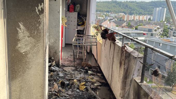 Hochhaus in Brugg brennt wegen falsch entsorgter Zigarette