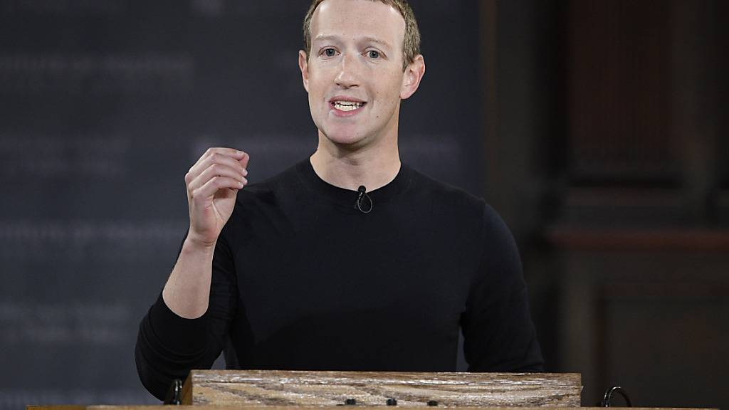 Facebook-Chef Mark Zuckerberg hat Änderungen bei seinem Sozialen Medium wegen umstrittener Posts angekündigt. (Archivbild)