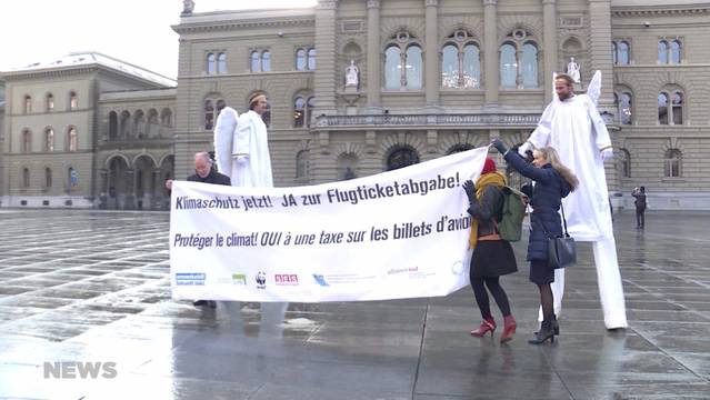 Klimaschützer fordern CO2-Abgabe auf Flugtickets