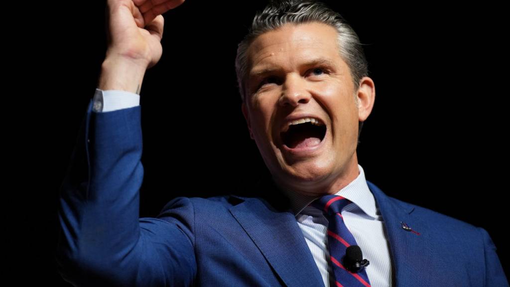 US-Verteidigungsminister Pete Hegseth spricht in der Marine Corps Base Quantico zu führenden Militärs. Foto: Andrew Harnik/Pool Getty Images North America/AP/dpa