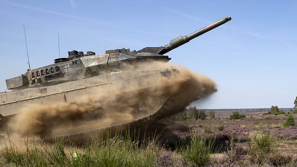 Deutschland liefert mehr als ein Dutzend Leopard-2-Kampfpanzer in die Ukraine