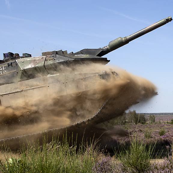 Deutschland liefert mehr als ein Dutzend Leopard-2-Kampfpanzer in die Ukraine