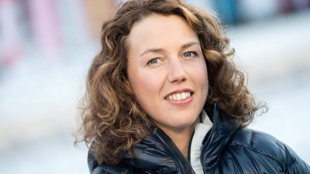 ARCHIV - Die ehemalige deutsche Biathletin Laura Dahlmeier vor der Kamera. Zuletzt war sie TV-Expertin im ZDF. Foto: Matthias Balk/dpa/Archivbild