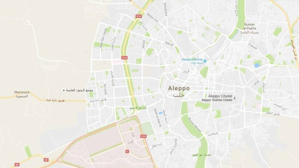 Das südwestliche Viertel Aleppos Hamdanije (rot) wird von Regierungstruppen gehalten - bei Rebellenangriffen starben elf Menschen. (Bild googlemaps)