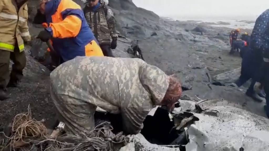 Antonow an Steilküste abgestürzt: Retter bergen 19 Tote