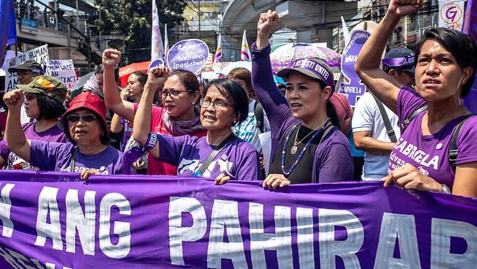 Tausende demonstrieren in Asien für mehr Frauenrechte
