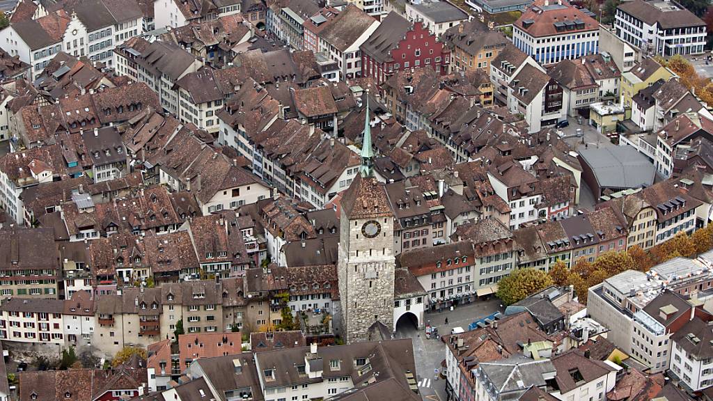 Zur Stadt Aarau wird möglicherweise ab 2028 auch die Vorortsgemeinde Unterentfelden gehören. (Archivbild)