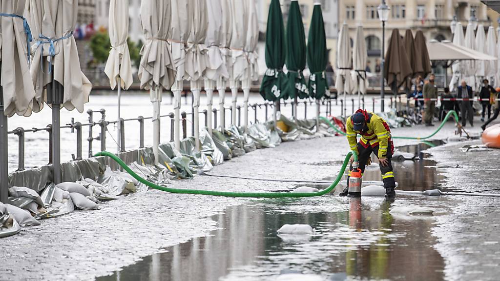 Die Stadt Luzern blieb von grösseren Überschwemmungen verschont, der Seepegel sinkt sei Freitagnacht stetig. (Archivbild)