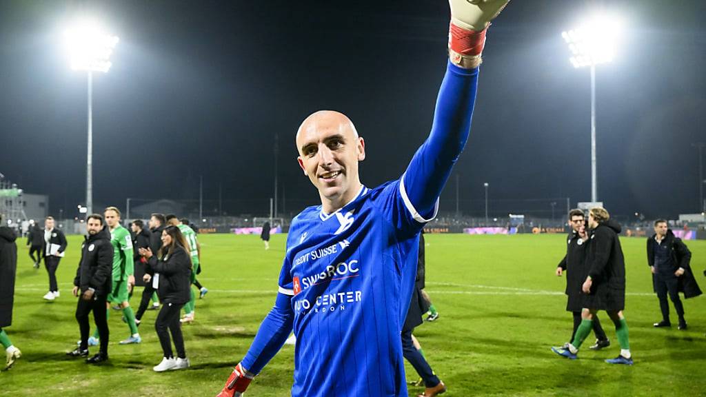 Daumen hoch von und für Yverdons Goalie Paul Bernardoni