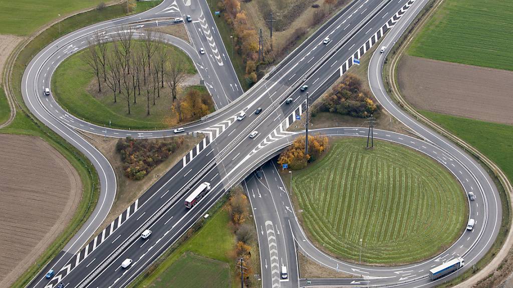 Der Anschluss Aarau-West der Autobahn A1 zwischen Oberentfelden und Kölliken