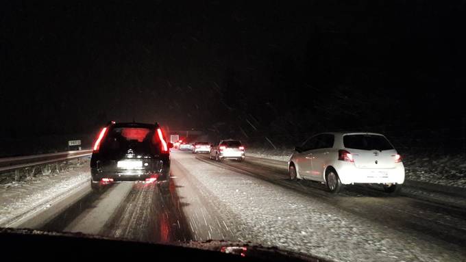 Unfälle und Staus wegen Schnee