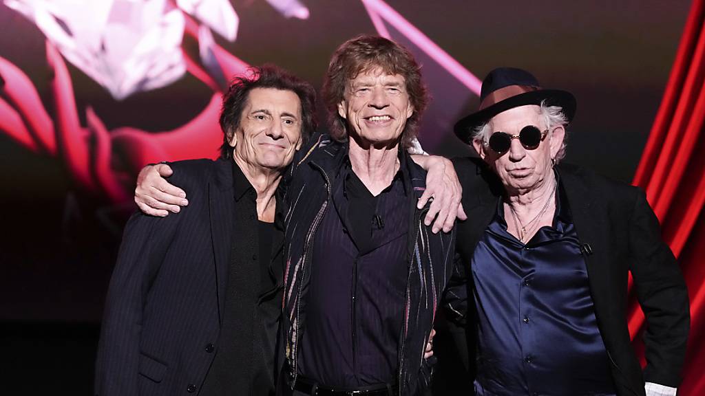 ARCHIV - Ronnie Wood (l-r), Mick Jagger und Keith Richards von den Rolling Stones sind echte Rock-Legenden. Foto: Scott Garfitt/Invision/AP/dpa