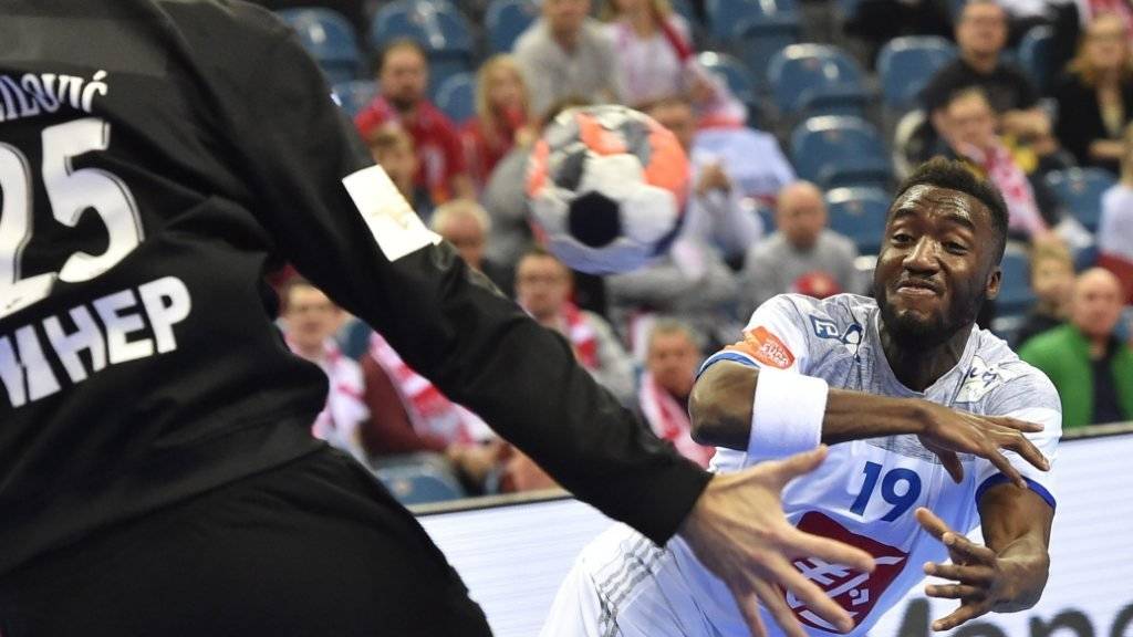 Frankreichs Luc Abalo im Duell gegen Kroatiens Goalie Mirko Alilovic
