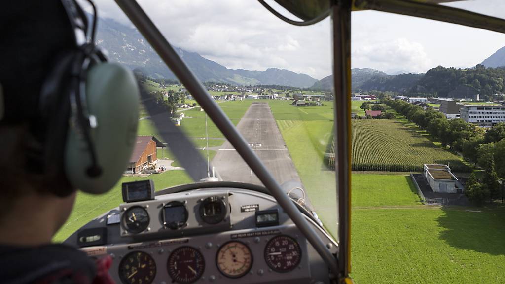 Ein Pilot 2017 bei der Landung in Kägiswil. (Archivaufnahme)