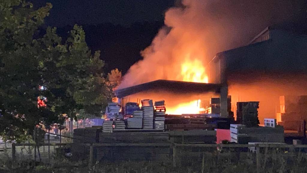 Zwei Brände zum 1. August: Bäckerei-Mitarbeiter informierten Feuerwehr