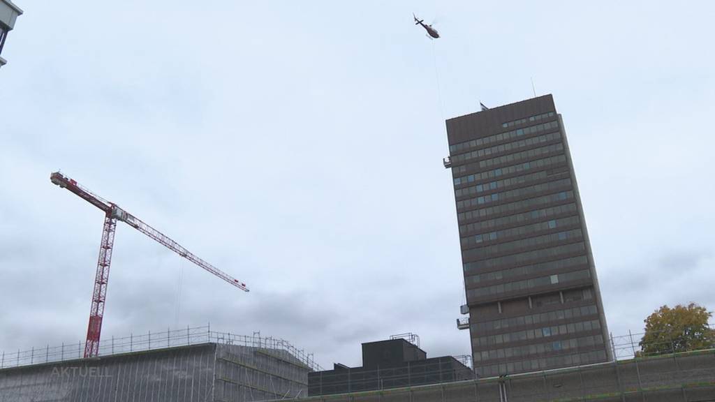 Schwindelerregend: Bei Sanierung am Telli-Hochhaus kommen Helikopter zum Einsatz