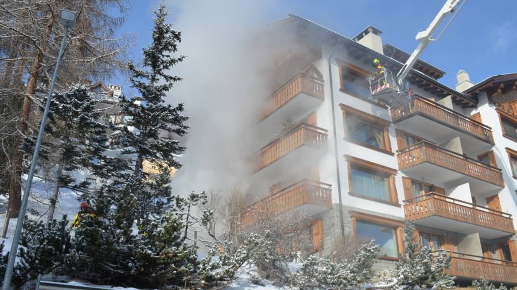 Nach einem Brand in einem Mehrfamilienhaus in St. Moritz ist am Donnerstag das Gebäude evakuiert worden.