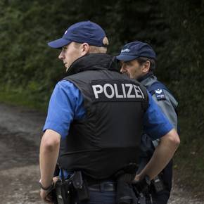 Der Motorsägen-Mann verängstigt die ganze Bevölkerung