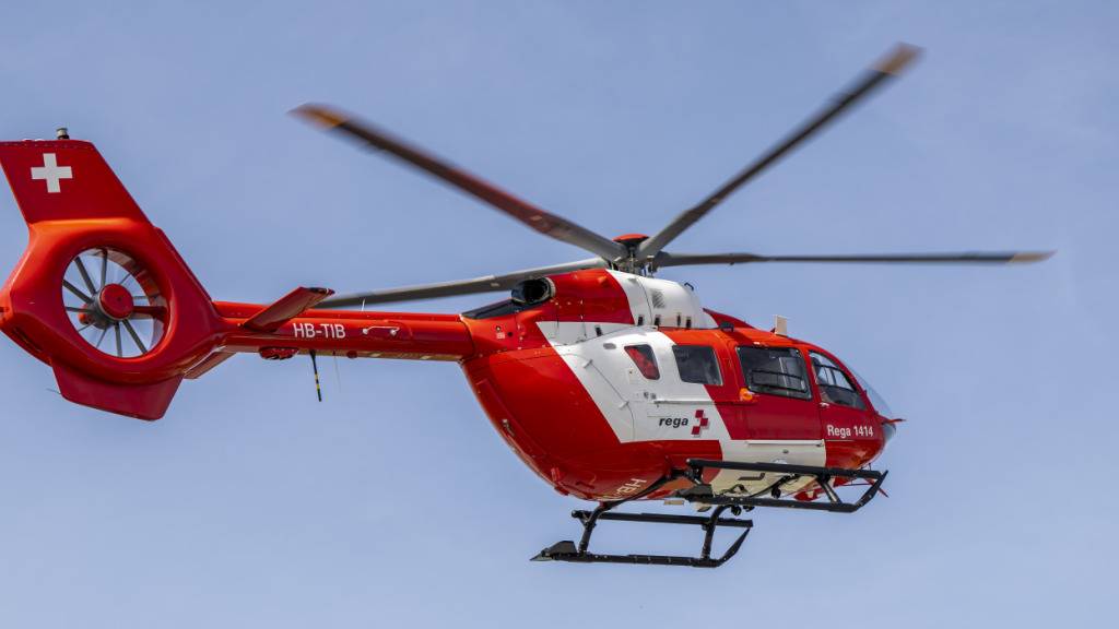 Rega fliegt Velofahrer nach Unfall in Frauenfeld in ein Spital