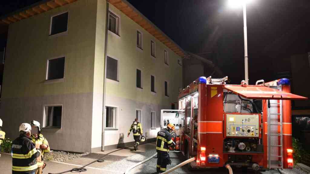 Eine Person nach Wohnungsbrand in Alpnachstad OW hospitalisiert