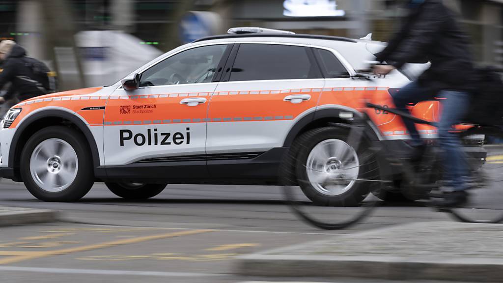 Drei Männer überfallen Tankstellenshop in Zürich-Schwamendingen