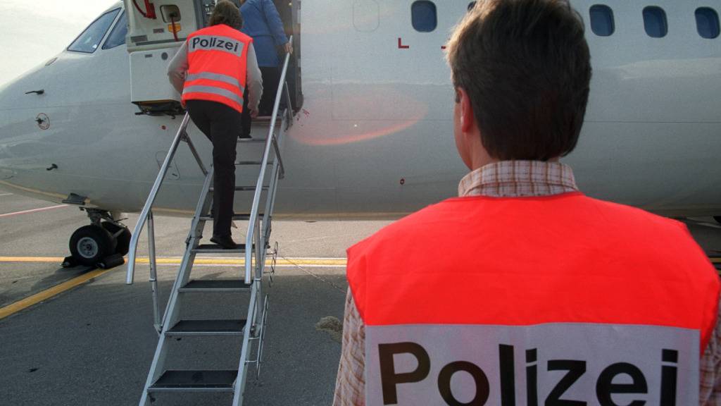 Ausschaffung einer abgewiesenen bulgarischen Familie am Flughafen Zürich. (Archivbild)