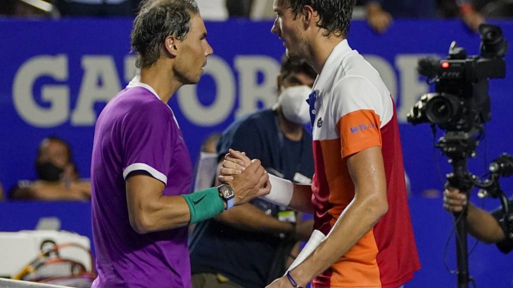 Erneut musste Medwedew Nadal zum Sieg gratulieren