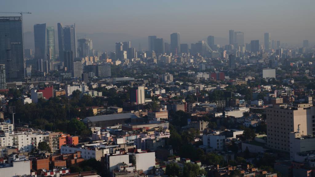 Ein Blick auf Mexiko-Stadt nach einem Erdbeben der Stärke 6,5. Foto: Marco Ugarte/AP/dpa